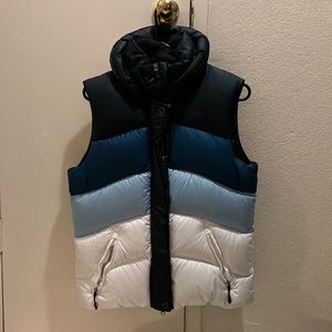 Used Women’s Nike Chevron Puffer Vest